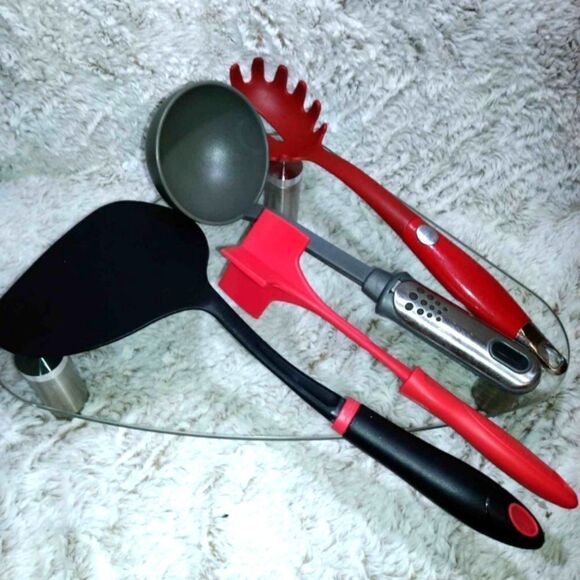 Cooking utensils, variety  - Picture 1 of 2